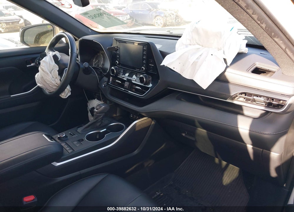 2022 TOYOTA HIGHLANDER XSE VIN: 5TDLZRBH3NS246099