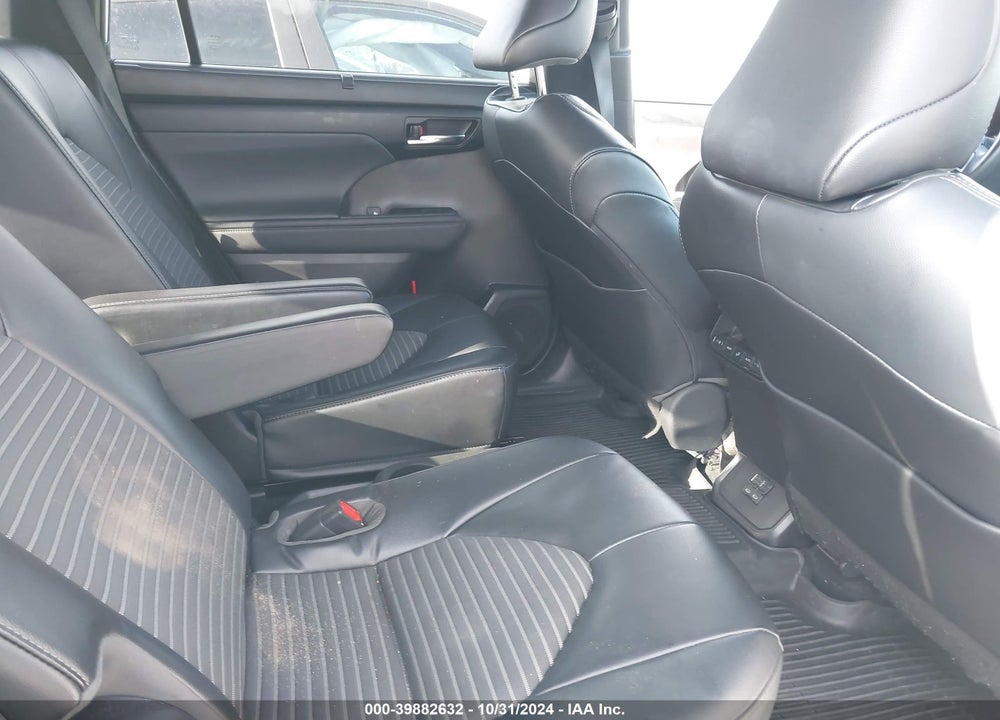 2022 TOYOTA HIGHLANDER XSE VIN: 5TDLZRBH3NS246099