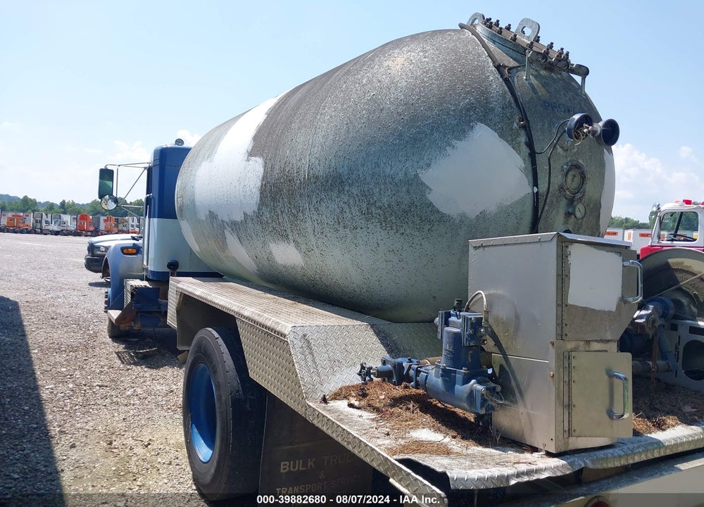 2004 KENWORTH CONSTRUCTION T300 VIN: 2NKMHD7X44M057250