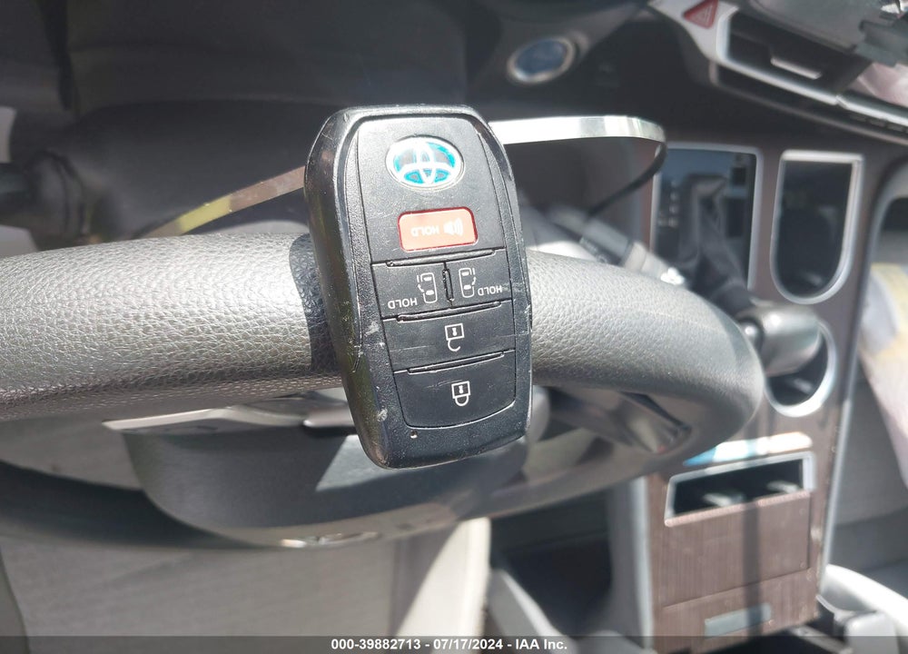 2021 TOYOTA SIENNA LE VIN: 5TDKRKEC1MS026400