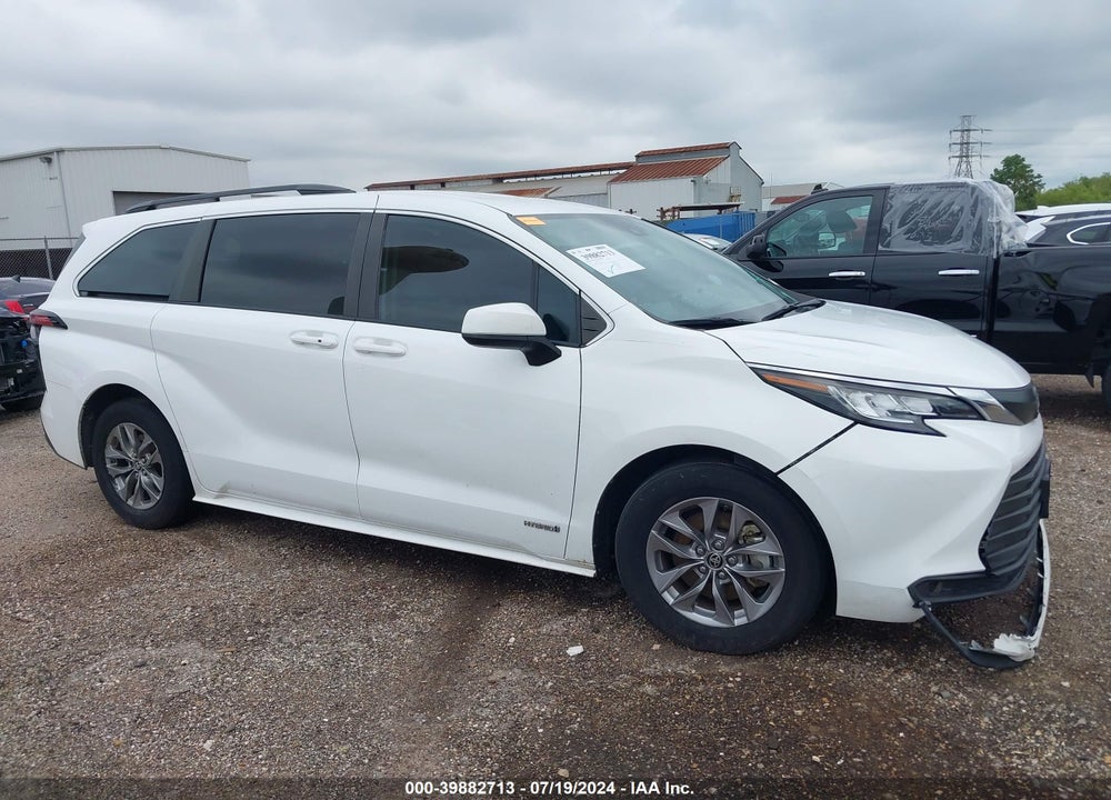 2021 TOYOTA SIENNA LE VIN: 5TDKRKEC1MS026400