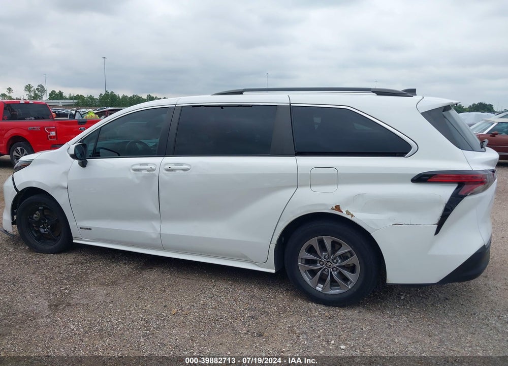 2021 TOYOTA SIENNA LE VIN: 5TDKRKEC1MS026400
