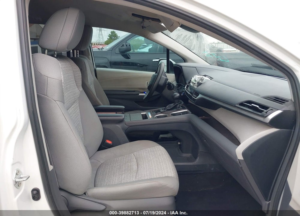 2021 TOYOTA SIENNA LE VIN: 5TDKRKEC1MS026400