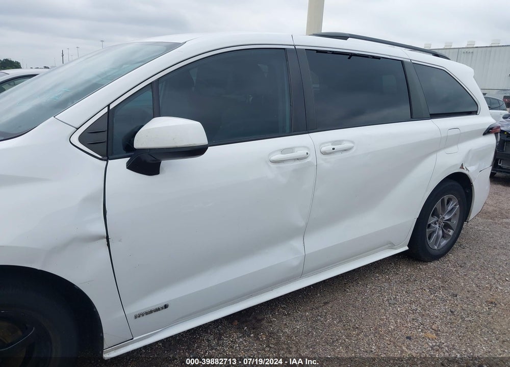 2021 TOYOTA SIENNA LE VIN: 5TDKRKEC1MS026400