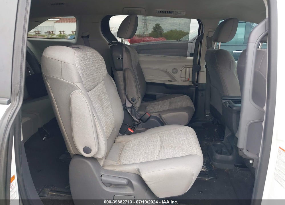 2021 TOYOTA SIENNA LE VIN: 5TDKRKEC1MS026400