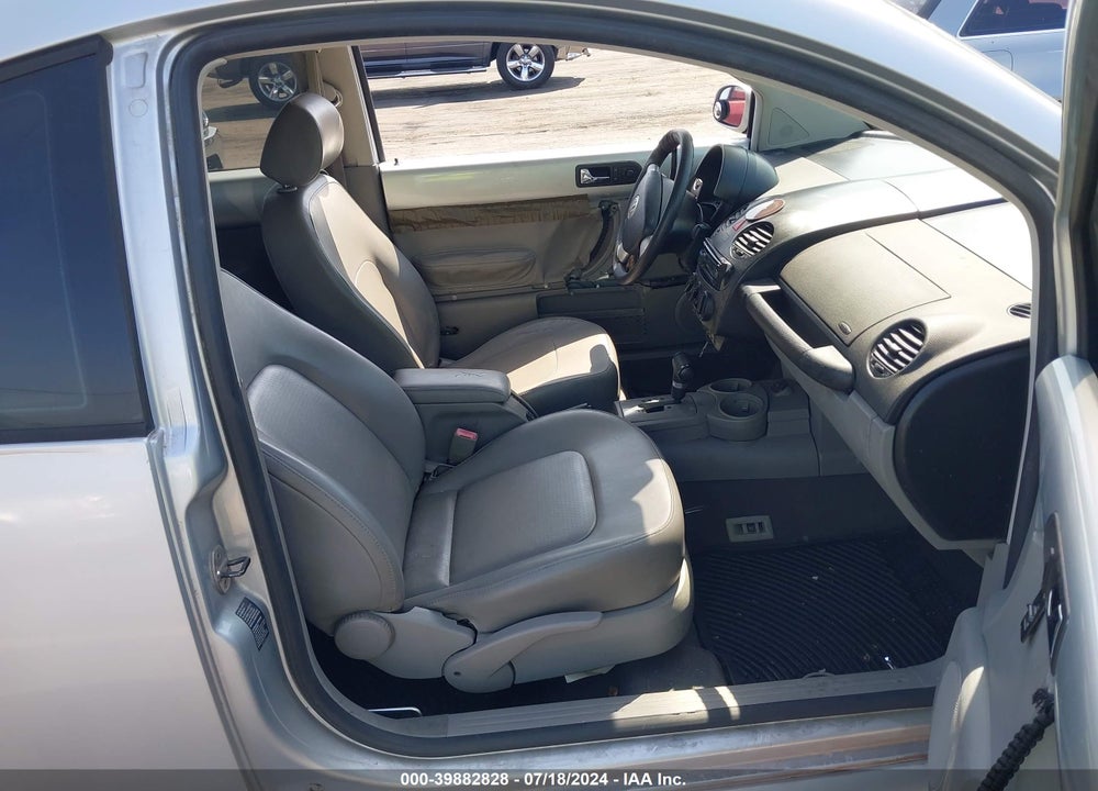 2005 VOLKSWAGEN NEW BEETLE GLS/GLS TDI VIN: 3VWCR31C75M404590