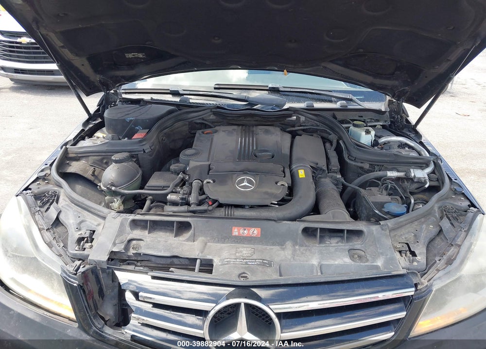 2014 MERCEDES-BENZ C 250 LUXURY/SPORT VIN: WDDGF4HB5ER314438