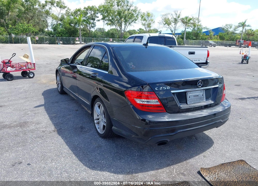 2014 MERCEDES-BENZ C 250 LUXURY/SPORT VIN: WDDGF4HB5ER314438