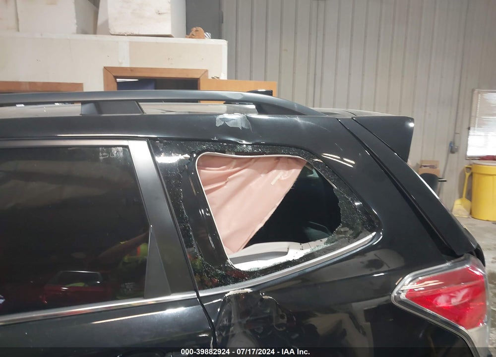 2018 SUBARU FORESTER 2.0XT TOURING VIN: JF2SJGWC3JH580381