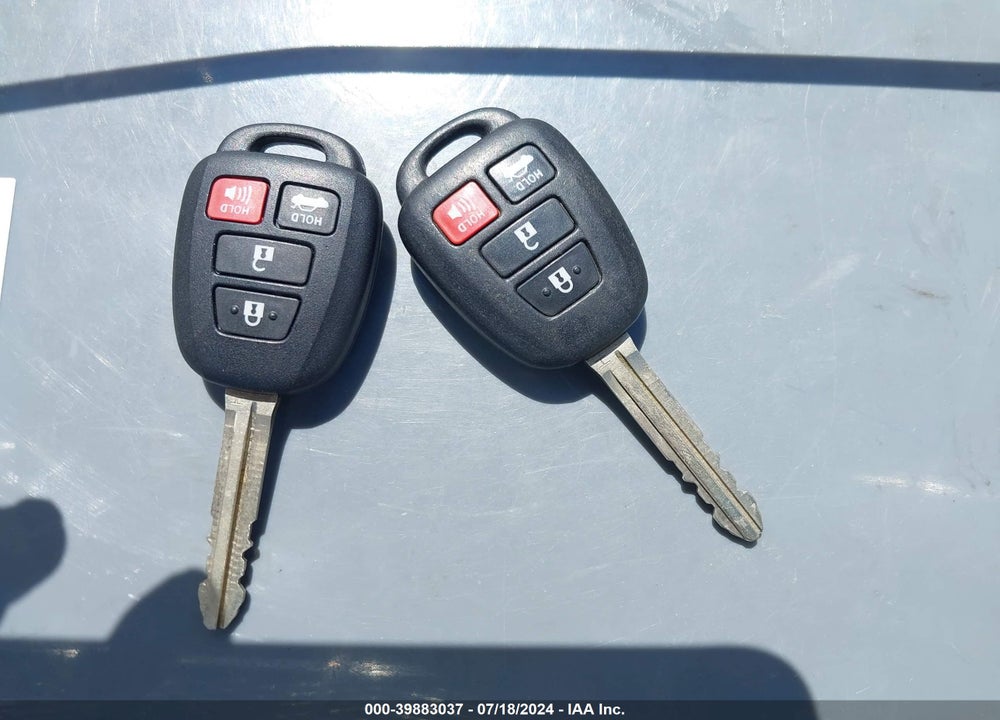 2019 TOYOTA COROLLA LE VIN: 2T1BURHE5KC234709