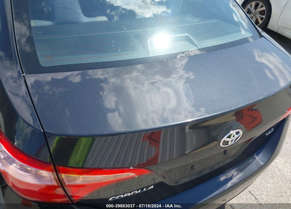2019 TOYOTA COROLLA LE VIN: 2T1BURHE5KC234709