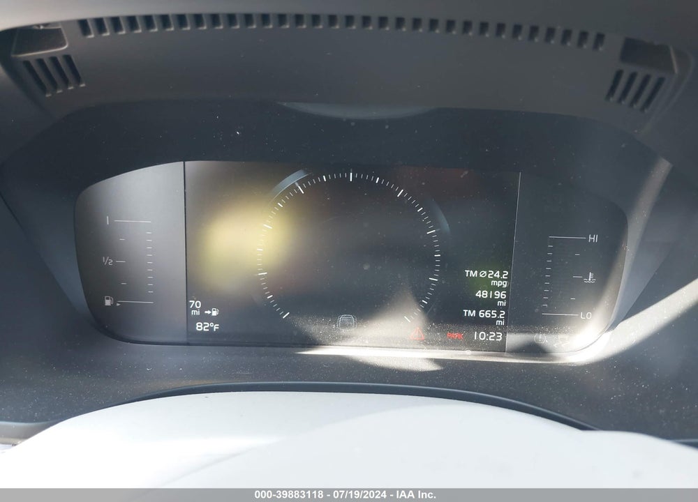 2019 VOLVO XC60 T5 MOMENTUM VIN: LYV102RK8KB358456