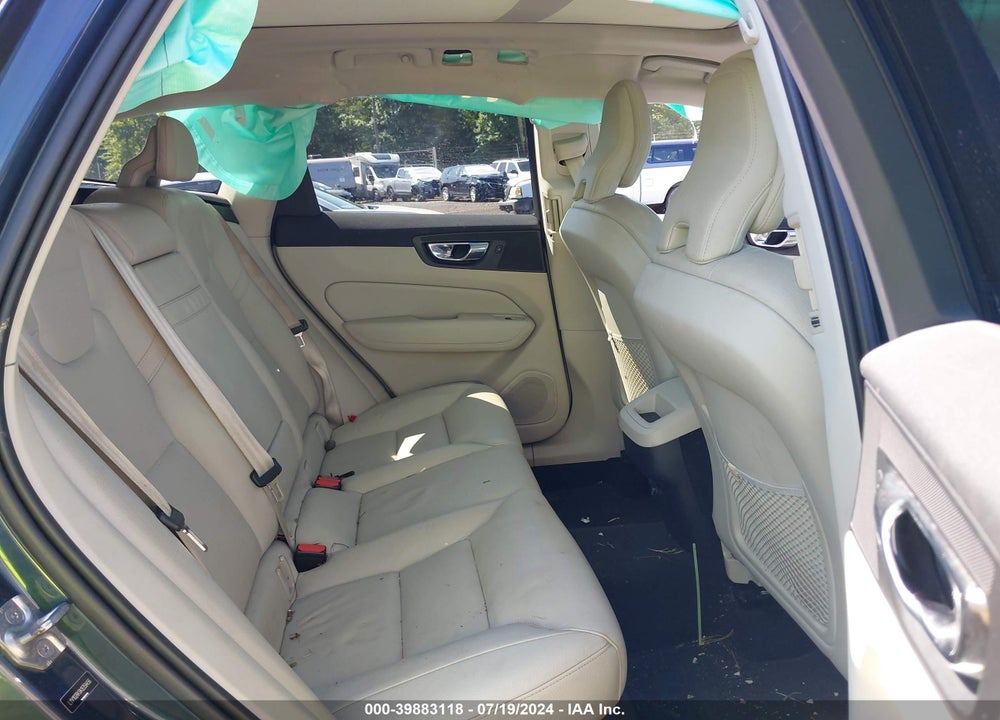 2019 VOLVO XC60 T5 MOMENTUM VIN: LYV102RK8KB358456