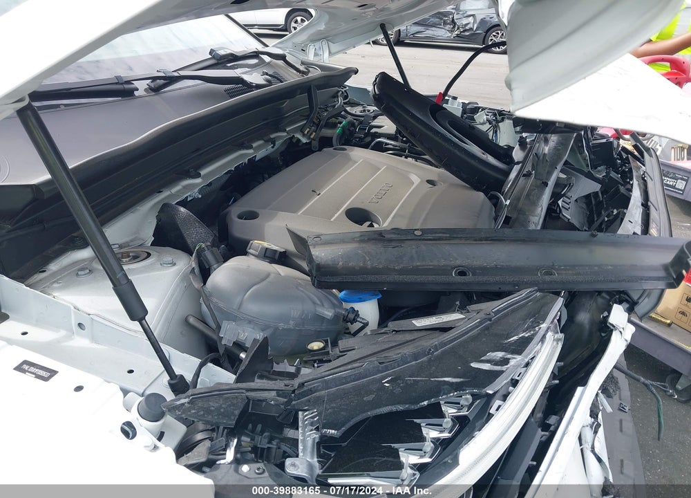 2023 VOLVO XC40 B5 ULTIMATE DARK THEME VIN: YV4L12UX1P2092633