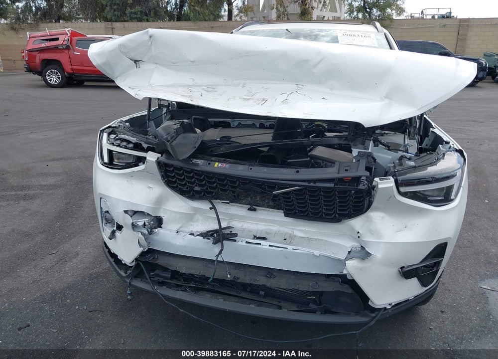 2023 VOLVO XC40 B5 ULTIMATE DARK THEME VIN: YV4L12UX1P2092633