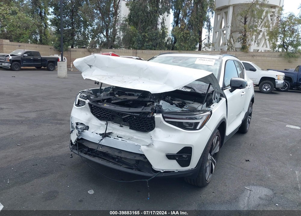 2023 VOLVO XC40 B5 ULTIMATE DARK THEME VIN: YV4L12UX1P2092633