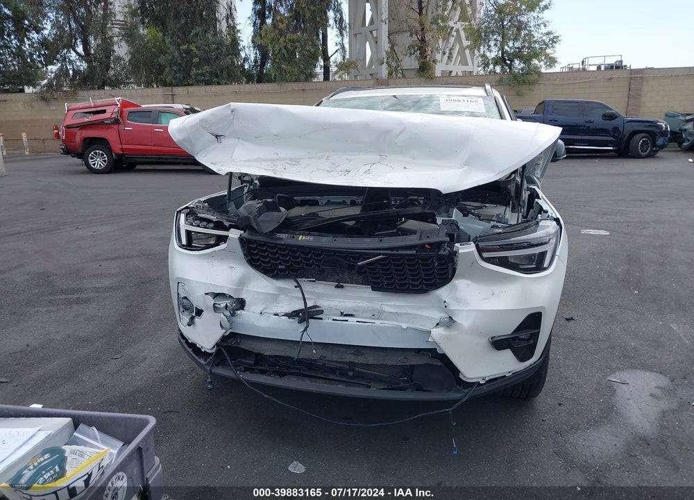 2023 VOLVO XC40 B5 ULTIMATE DARK THEME VIN: YV4L12UX1P2092633