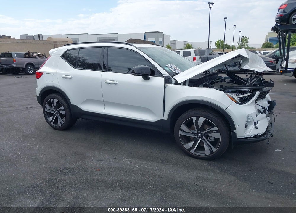 2023 VOLVO XC40 B5 ULTIMATE DARK THEME VIN: YV4L12UX1P2092633