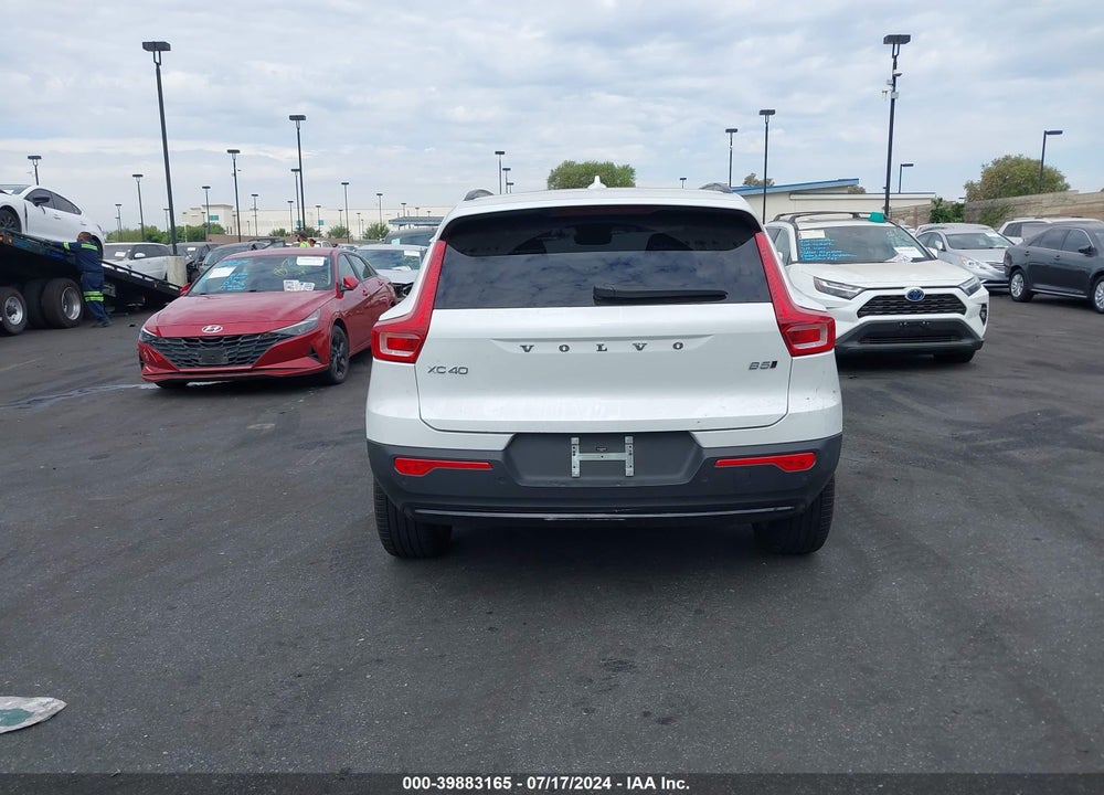 2023 VOLVO XC40 B5 ULTIMATE DARK THEME VIN: YV4L12UX1P2092633
