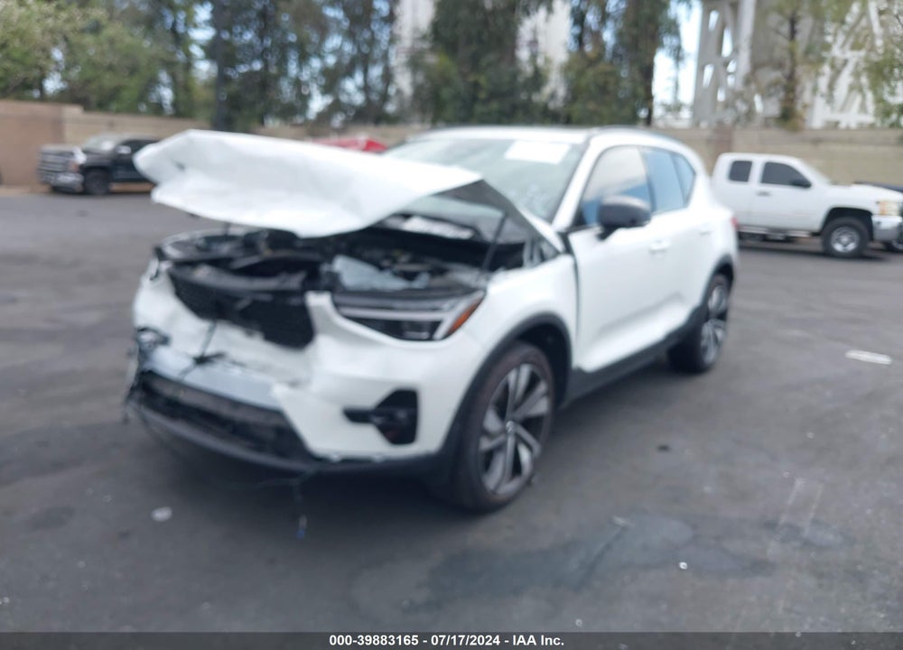 2023 VOLVO XC40 B5 ULTIMATE DARK THEME VIN: YV4L12UX1P2092633