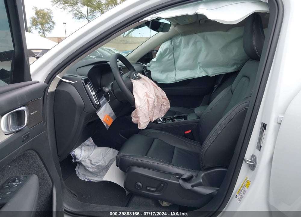 2023 VOLVO XC40 B5 ULTIMATE DARK THEME VIN: YV4L12UX1P2092633