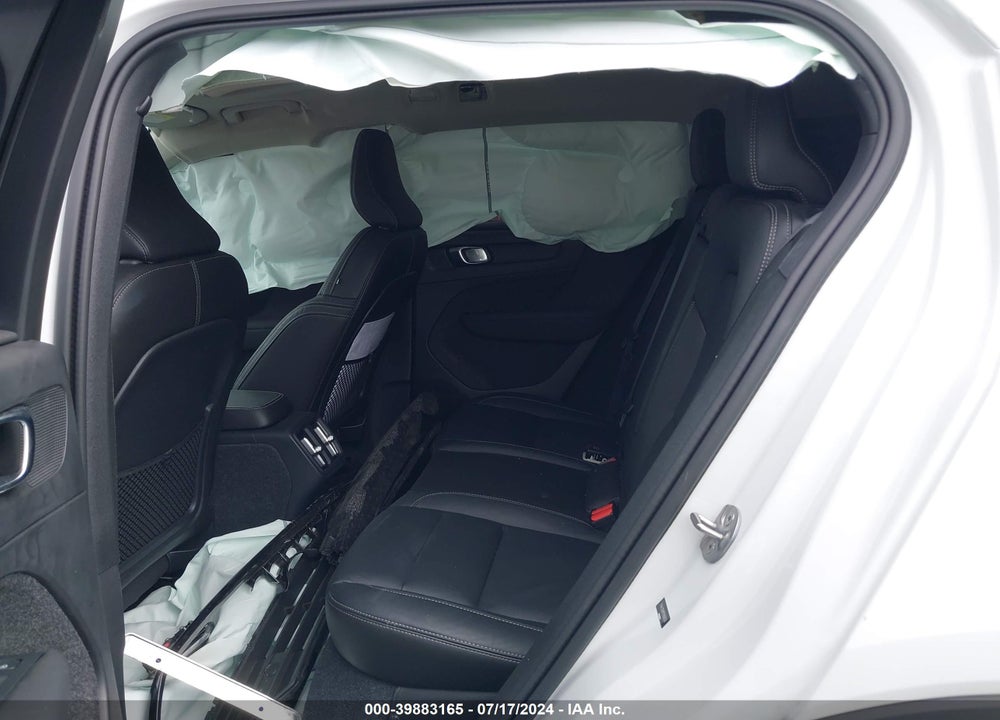2023 VOLVO XC40 B5 ULTIMATE DARK THEME VIN: YV4L12UX1P2092633