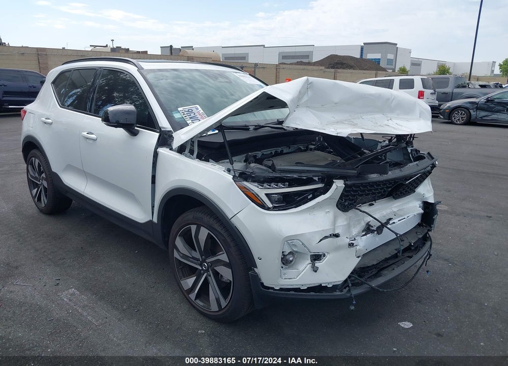 2023 VOLVO XC40 B5 ULTIMATE DARK THEME VIN: YV4L12UX1P2092633