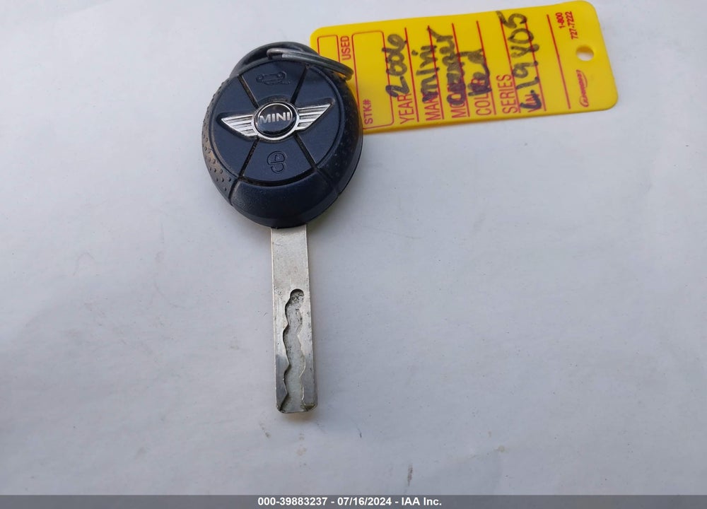 2006 MINI COOPER S VIN: WMWRE33556TL19805