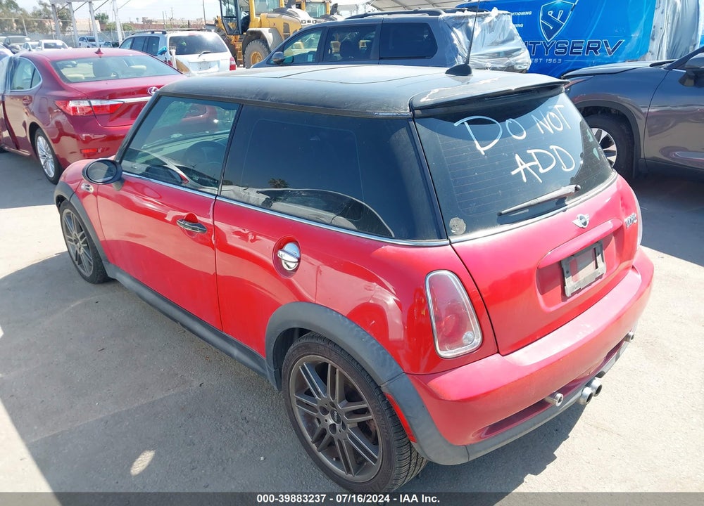 2006 MINI COOPER S VIN: WMWRE33556TL19805