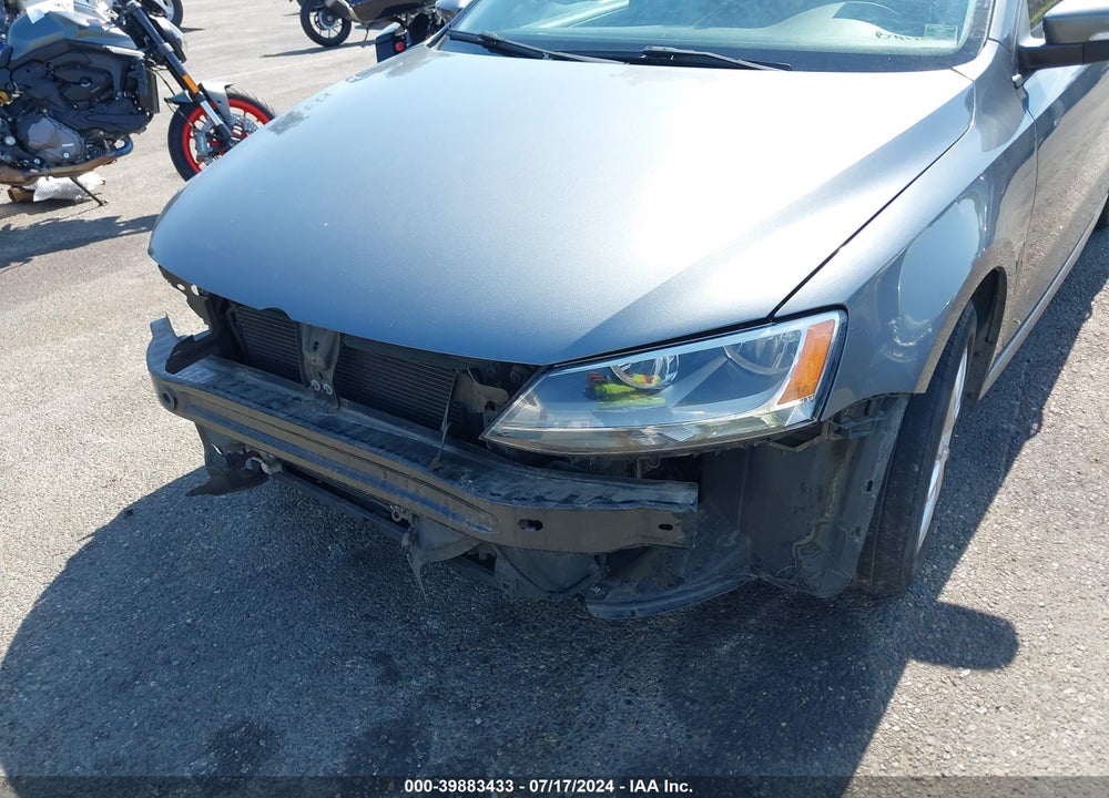 2011 VOLKSWAGEN JETTA VIN: 3VWDZ7AJXBM011639