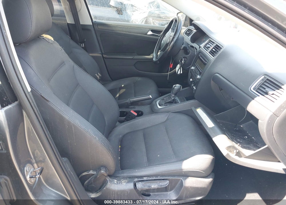 2011 VOLKSWAGEN JETTA VIN: 3VWDZ7AJXBM011639