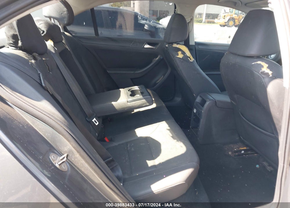 2011 VOLKSWAGEN JETTA VIN: 3VWDZ7AJXBM011639