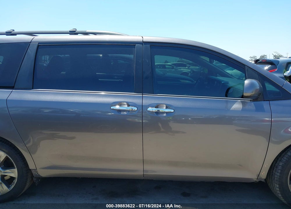 2017 TOYOTA SIENNA SE 8 PASSENGER VIN: 5TDXZ3DC7HS789069