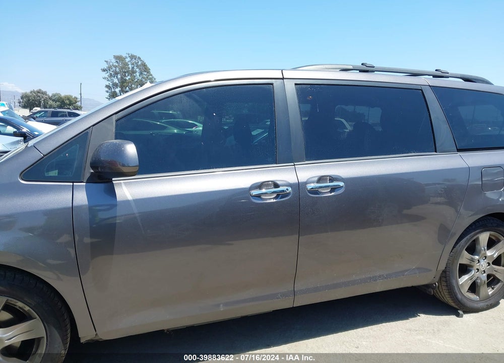 2017 TOYOTA SIENNA SE 8 PASSENGER VIN: 5TDXZ3DC7HS789069