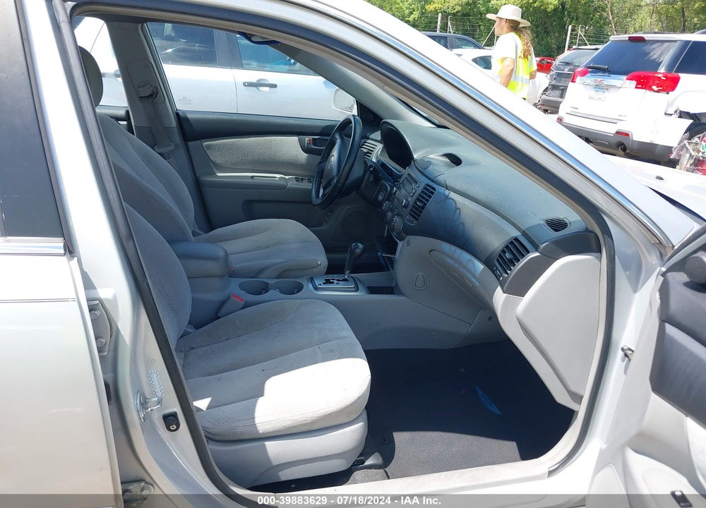 2008 KIA OPTIMA LX VIN: KNAGE123185231580