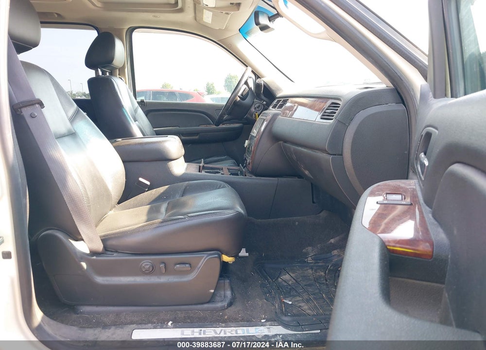 2009 CHEVROLET TAHOE K1500 LTZ VIN: 1GNFK330X9R291138