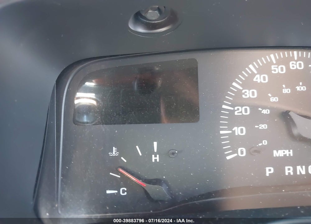 2000 LINCOLN TOWN CAR SIGNATURE VIN: 1L1FM81WXYY863396