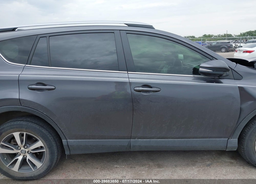 2018 TOYOTA RAV4 XLE VIN: JTMWFREV1JJ210071