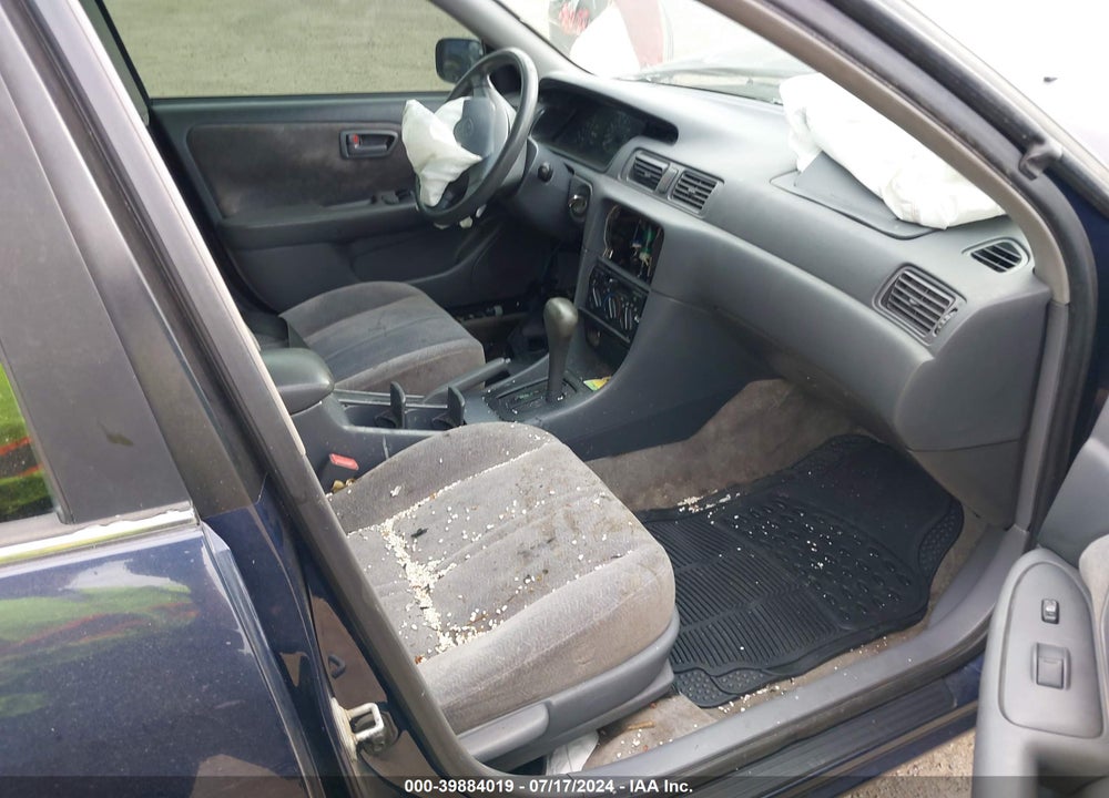 1999 TOYOTA CAMRY LE VIN: JT2BG22K1X0272168