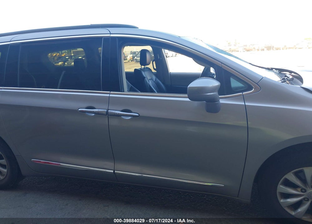 2017 CHRYSLER PACIFICA TOURING L VIN: 2C4RC1BG2HR532639
