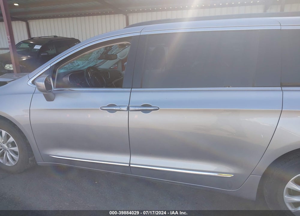 2017 CHRYSLER PACIFICA TOURING L VIN: 2C4RC1BG2HR532639