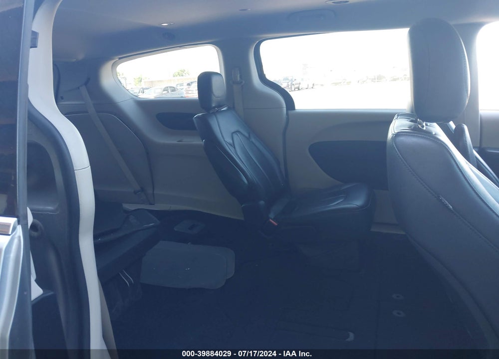 2017 CHRYSLER PACIFICA TOURING L VIN: 2C4RC1BG2HR532639