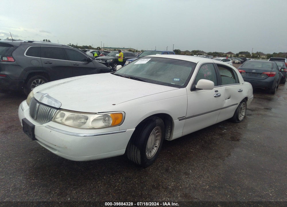 2000 LINCOLN TOWN CAR EXECUTIVE VIN: 1LNHM81W7YY846384