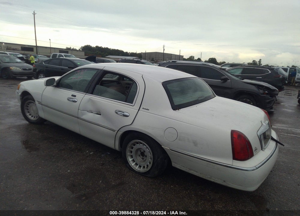 2000 LINCOLN TOWN CAR EXECUTIVE VIN: 1LNHM81W7YY846384