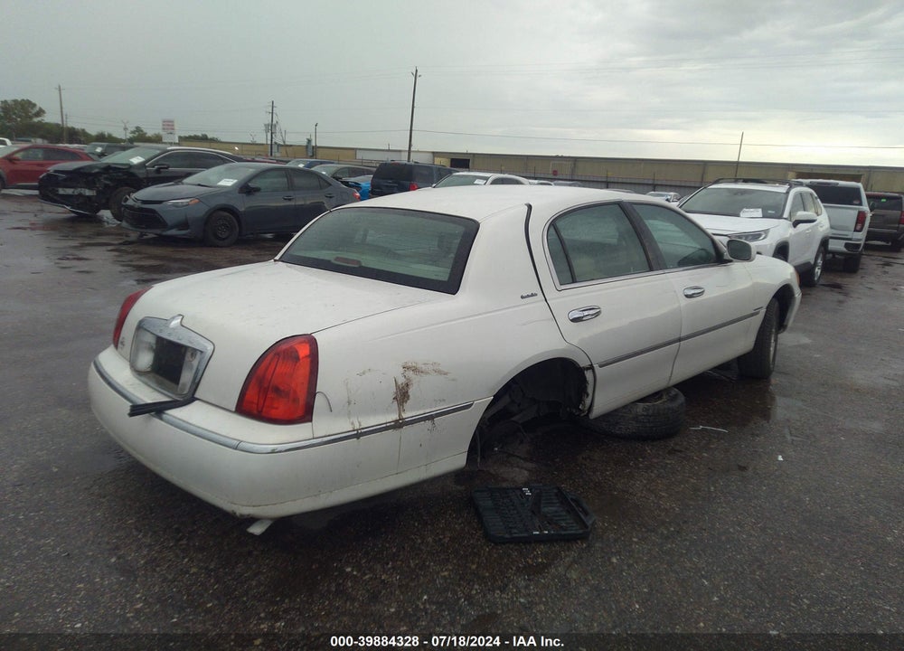 2000 LINCOLN TOWN CAR EXECUTIVE VIN: 1LNHM81W7YY846384