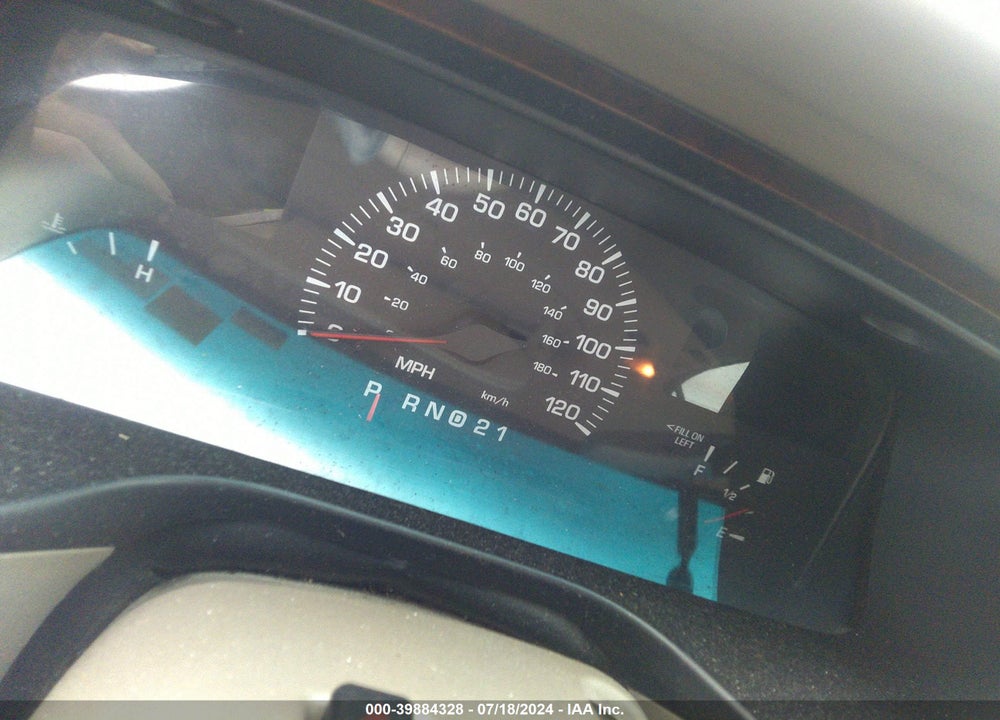 2000 LINCOLN TOWN CAR EXECUTIVE VIN: 1LNHM81W7YY846384