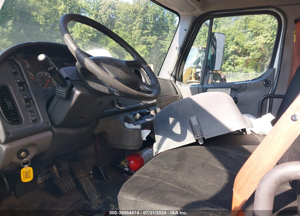 2017 FREIGHTLINER M2 106 VIN: 1FVACWDT2HHHX3494