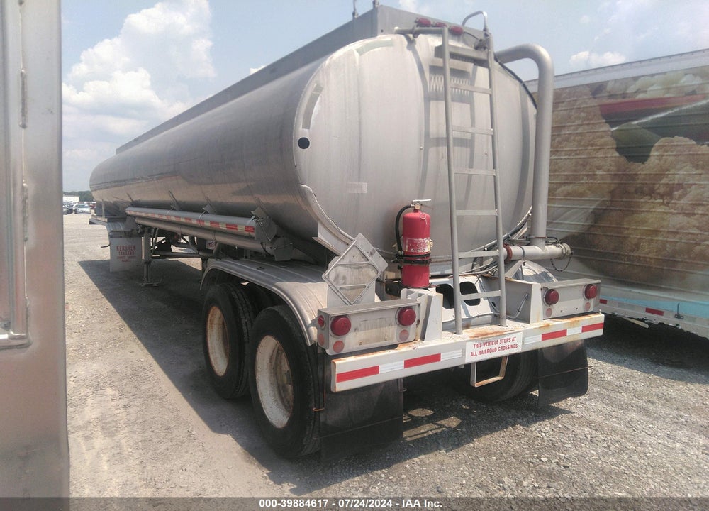 1996 LBT INC --- VIN: 4J8T04228TT004102