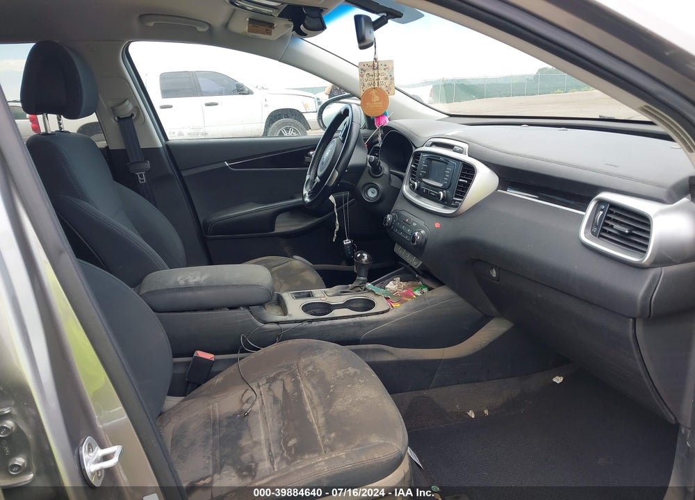 2016 KIA SORENTO 2.4L LX VIN: 5XYPGDA3XGG170025