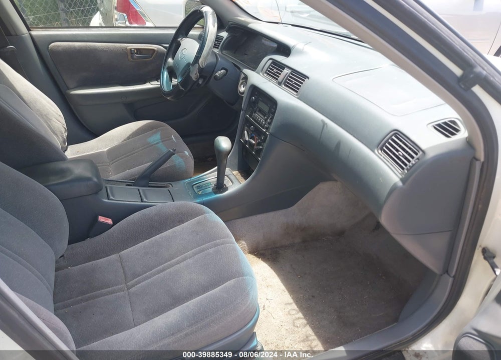 1999 TOYOTA CAMRY LE VIN: 4T1BG22K0XU461230